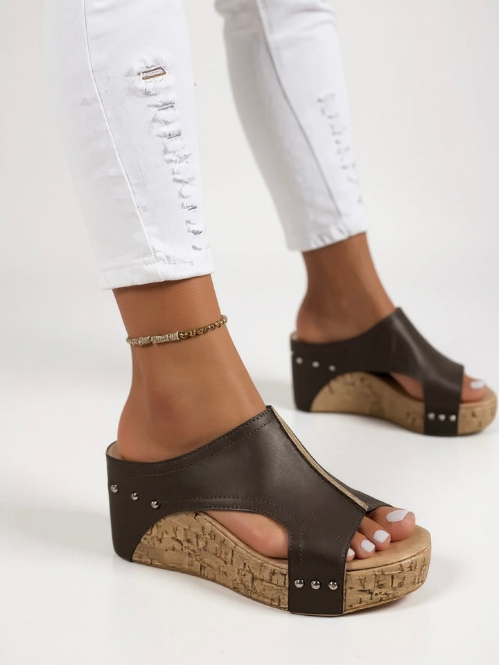 Larissa | Women&