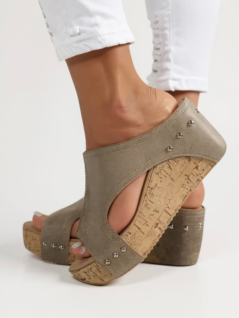 Larissa | Women&